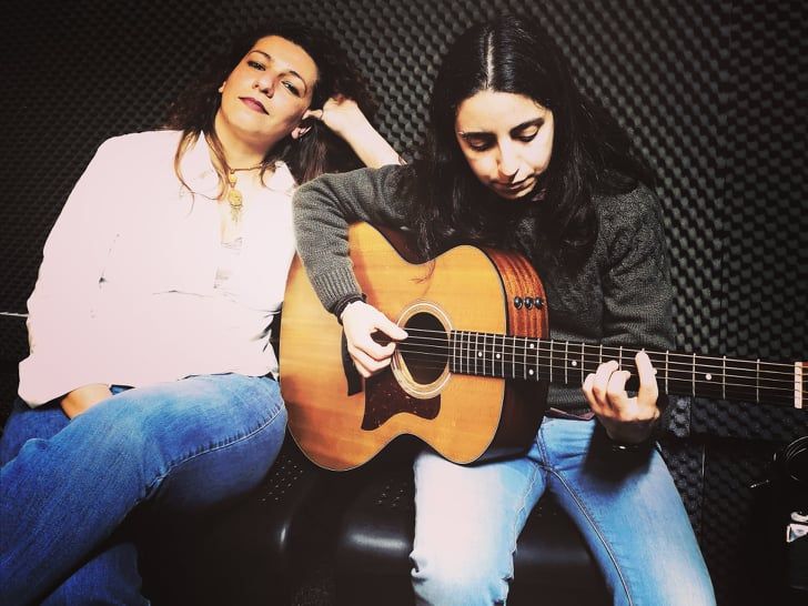 Scarlett Echoes Acoustic στο Λεωφορείο