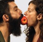 «Καμίλ» στο Σατιρικό