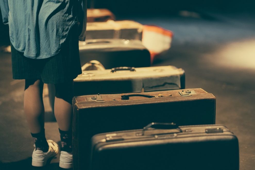 «Το αγόρι με τη βαλίτσα» στο Θέατρο Δέντρο 