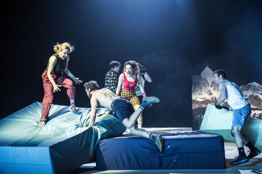 «Τα σκυλιά» του Ανέστη Αζά στο Θέατρο Ριάλτο