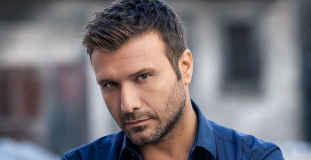 Γιάννης Πλούταρχος στο Theama