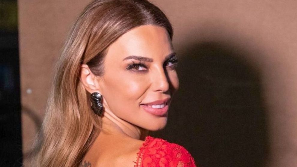 Κέλλυ Κελεκίδου στον Άγιο Θεράποντα