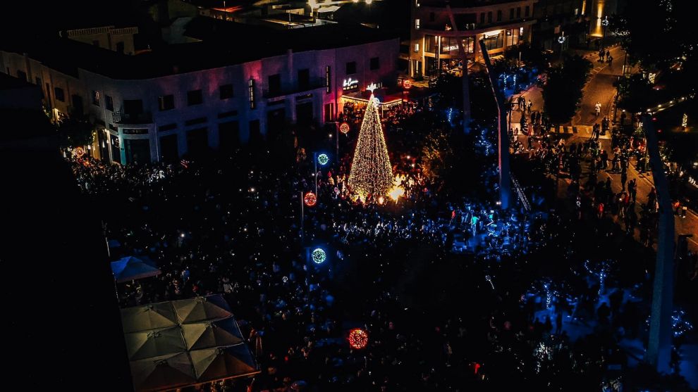 Η Πάφος φωτίζεται και γιορτάζει