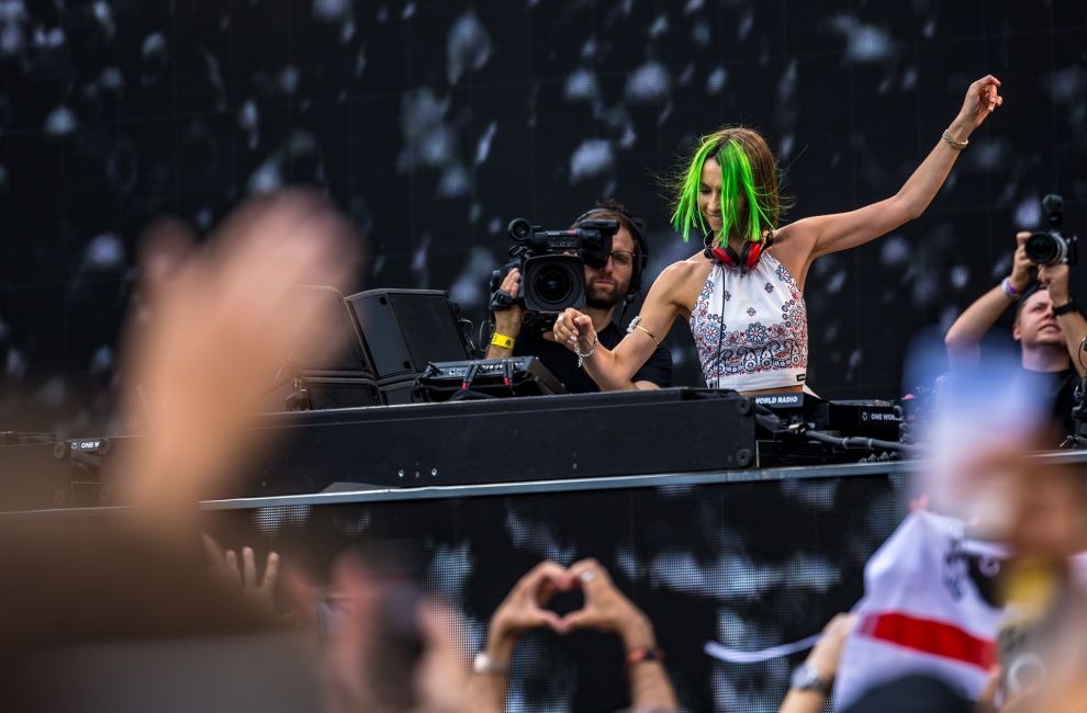 Miss Monique στο Hangar