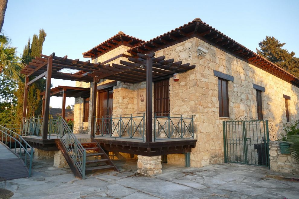 «Mαγνητικά Δίπολα» στην Αυλή των Ιπποτών του Κυπριακού Οινομουσείου 