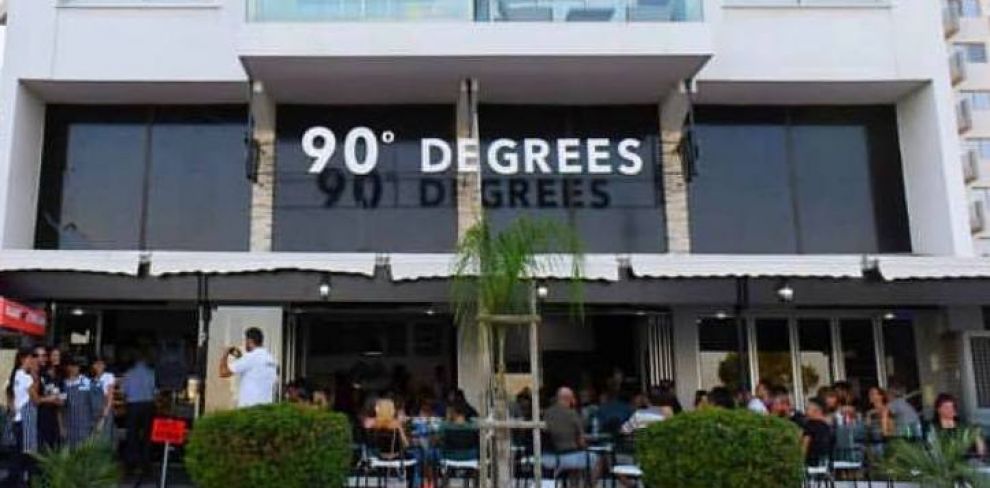 90 Degrees Cafe