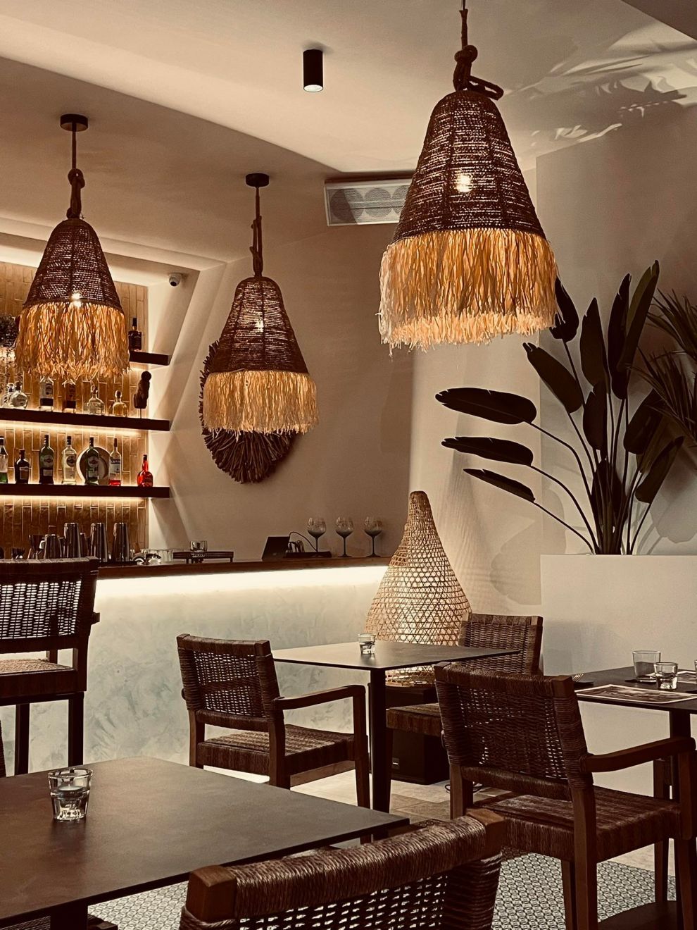 Kalua Lounge Bar | Restaurants and Bars | wiz cyprus guide