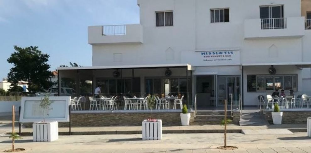 Nissiotis Restaurant & Bar