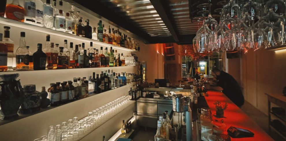 Nude Bar